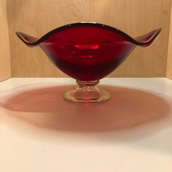 Beautiful 9" Red Scalloped Glass Bowl with clear pedestal Stand VTG - Picture 3 of 8